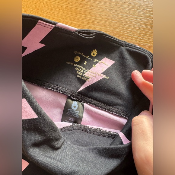 Spiritual Gangster Essential High-Waist Lightning Bolt Print Leggings - Picture 6 of 6